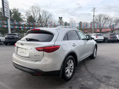 More photos of 2017 INFINITI QX70 at Farris Jeep - Morristown, TN