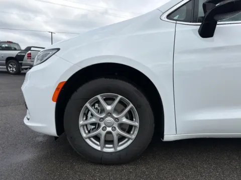 Another view of 2026 Chrysler Pacifica Select for sale in Morristown, TN at Farris Jeep - Morristown