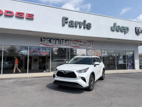 Photos of 2023 Toyota Highlander XLE for sale in Morristown, TN at Farris Jeep - Morristown
