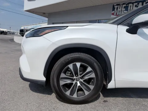 Another view of 2023 Toyota Highlander XLE for sale in Morristown, TN at Farris Jeep - Morristown