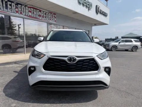 More photos of 2023 Toyota Highlander XLE at Farris Jeep - Morristown, TN