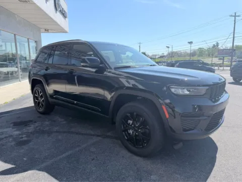 More photos of 2025 Jeep Grand Cherokee Altitude X at Farris Jeep - Morristown, TN