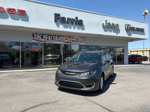 Photos of 2020 Chrysler Pacifica Touring L for sale in Morristown, TN at Farris Jeep - Morristown