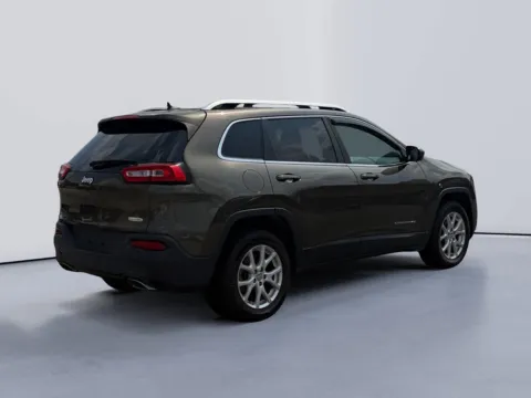 More photos of 2015 Jeep Cherokee Latitude at Farris Jeep - Morristown, TN