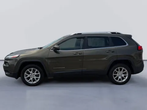 Photos of 2015 Jeep Cherokee Latitude for sale in Morristown, TN at Farris Jeep - Morristown