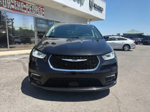 More photos of 2023 Chrysler Pacifica Touring L at Farris Jeep - Morristown, TN