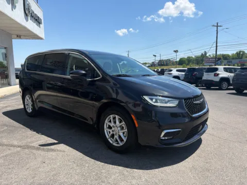 More photos of 2023 Chrysler Pacifica Touring L at Farris Jeep - Morristown, TN