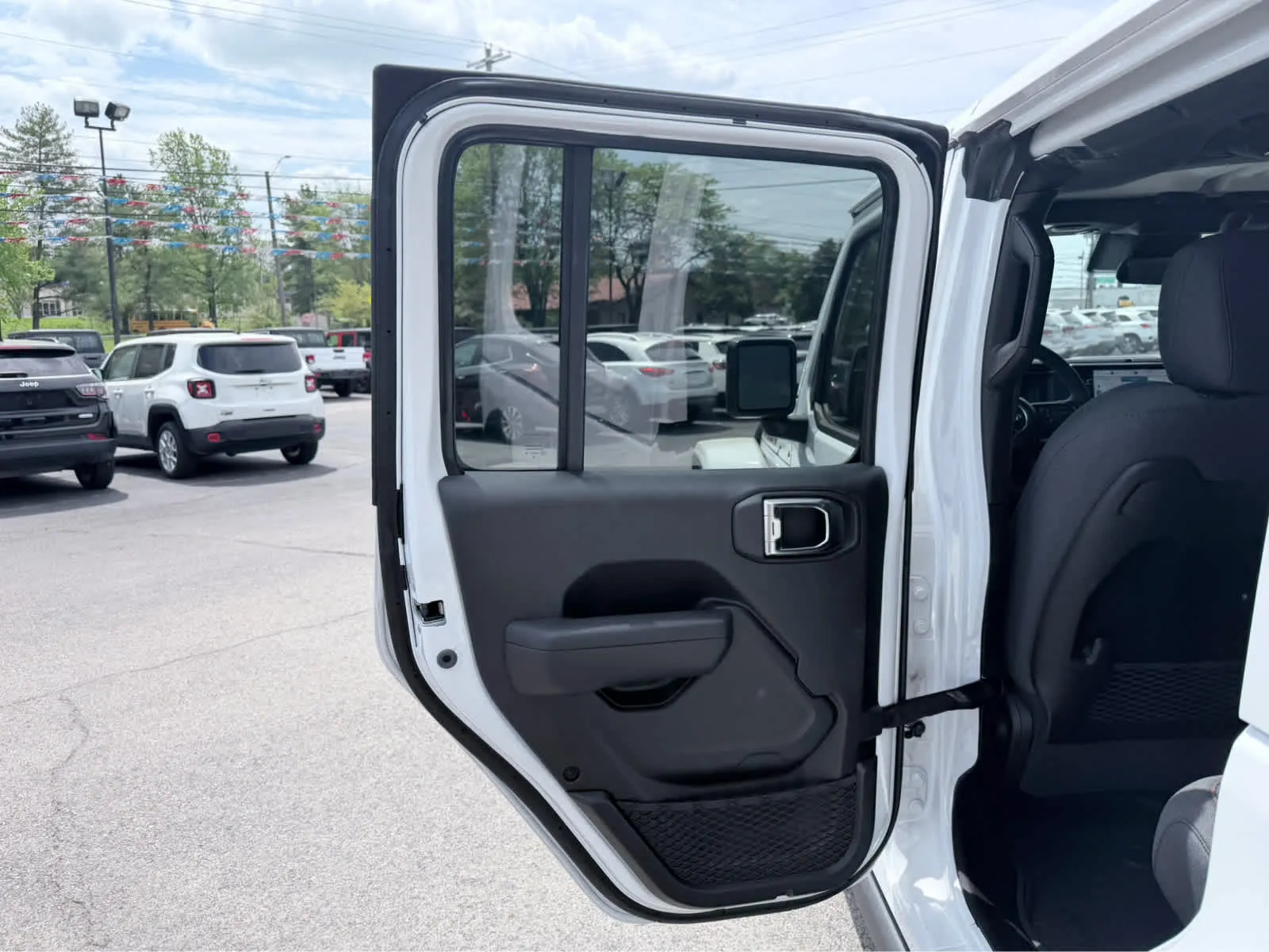 2025 Jeep Wrangler 4-Door Rubicon - Photo 12