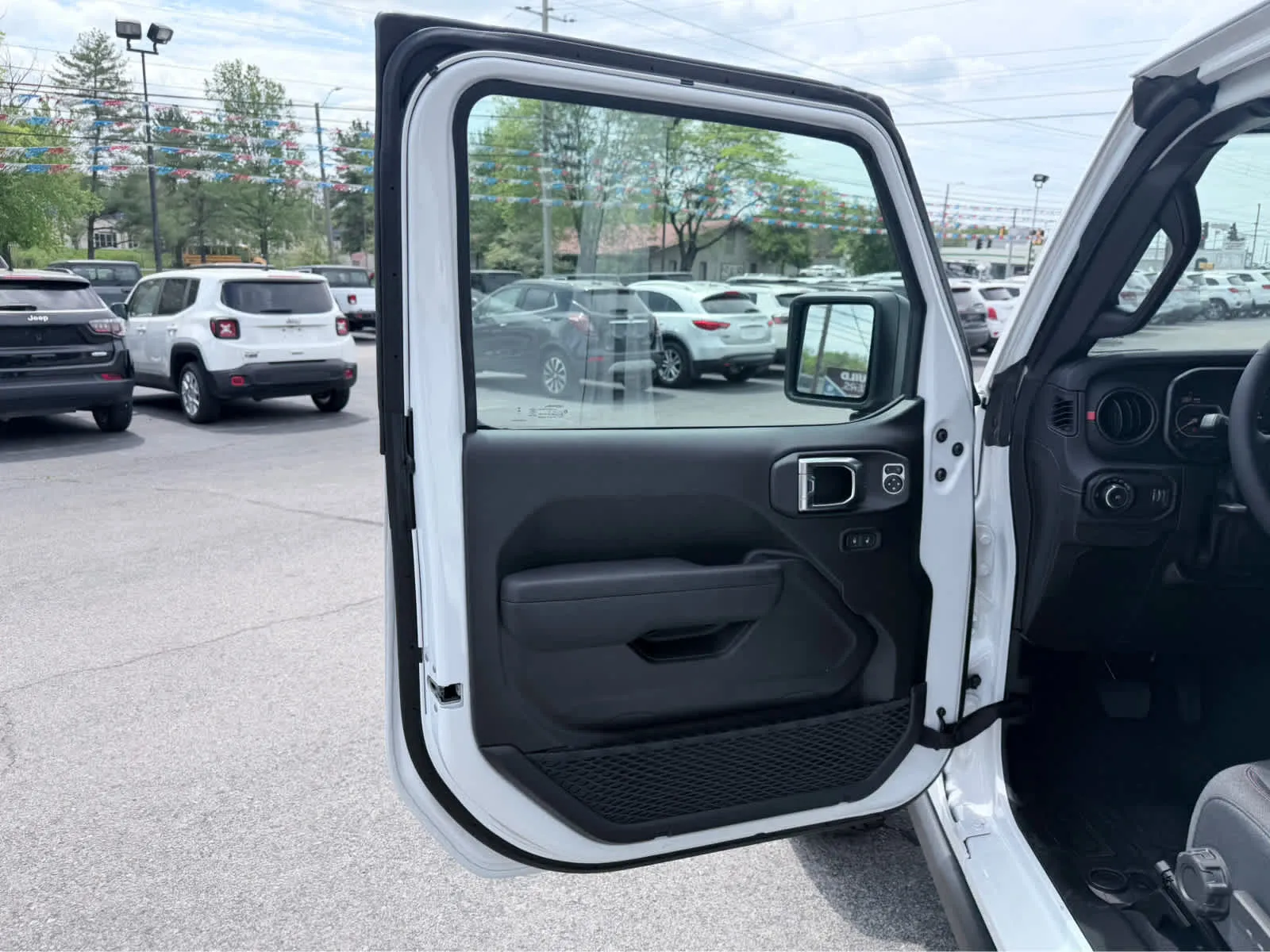 2025 Jeep Wrangler 4-Door Rubicon - Photo 16