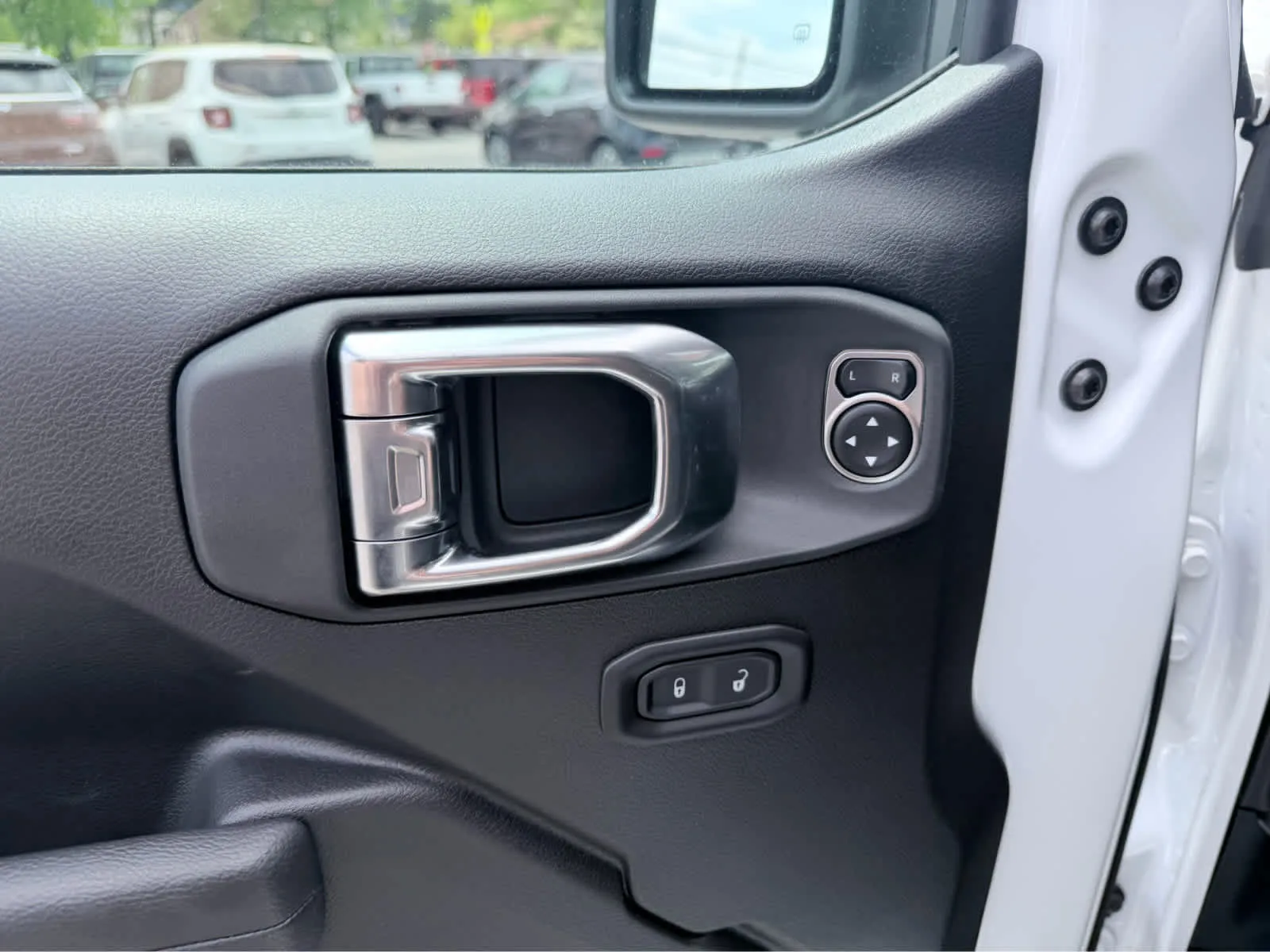 2025 Jeep Wrangler 4-Door Rubicon - Photo 17