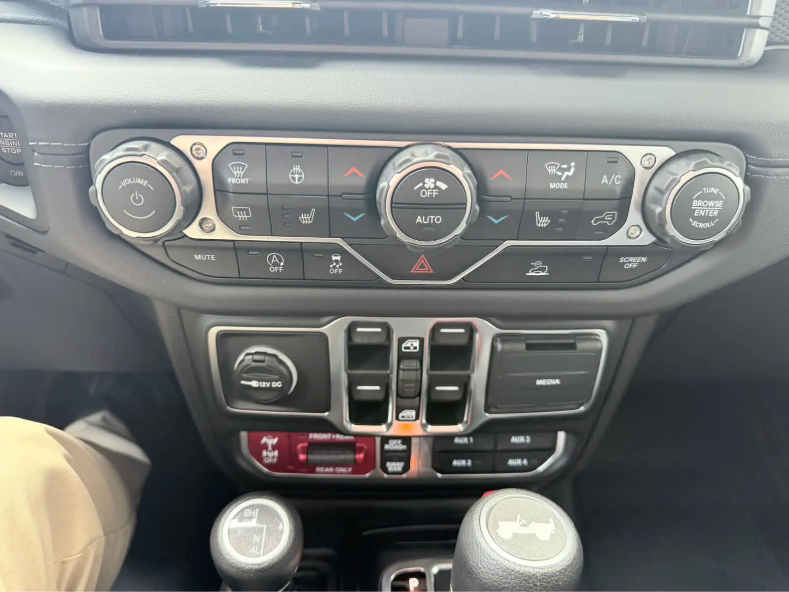 2025 Jeep Wrangler 4-Door Rubicon - Photo 27
