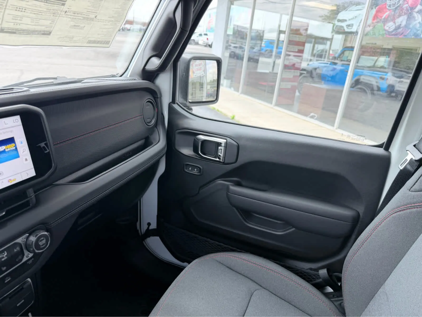 2025 Jeep Wrangler 4-Door Rubicon - Photo 32