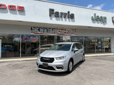 Photos of 2023 Chrysler Pacifica Touring L for sale in Morristown, TN at Farris Jeep - Morristown
