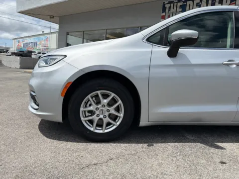 Another view of 2023 Chrysler Pacifica Touring L for sale in Morristown, TN at Farris Jeep - Morristown
