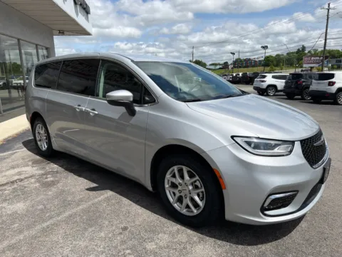 More photos of 2023 Chrysler Pacifica Touring L at Farris Jeep - Morristown, TN