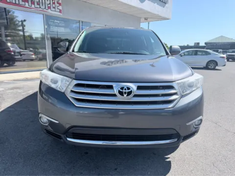 More photos of 2012 Toyota Highlander SE at Farris Jeep - Morristown, TN