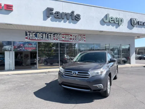 Photos of 2012 Toyota Highlander SE for sale in Morristown, TN at Farris Jeep - Morristown