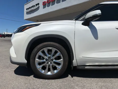 Another view of 2021 Toyota Highlander Limited for sale in Morristown, TN at Farris Jeep - Morristown