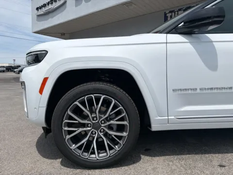 Another view of 2026 Jeep Grand Cherokee Summit for sale in Morristown, TN at Farris Jeep - Morristown