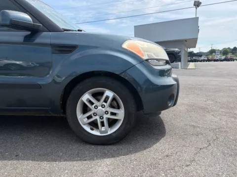 More photos of 2011 Kia Soul + at Farris Jeep - Morristown, TN
