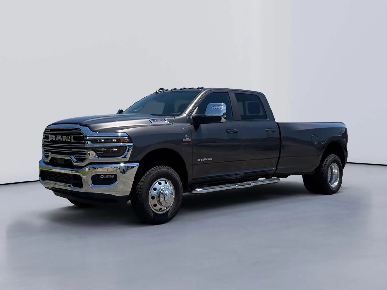 2026 RAM 3500 Laramie - Photo 9