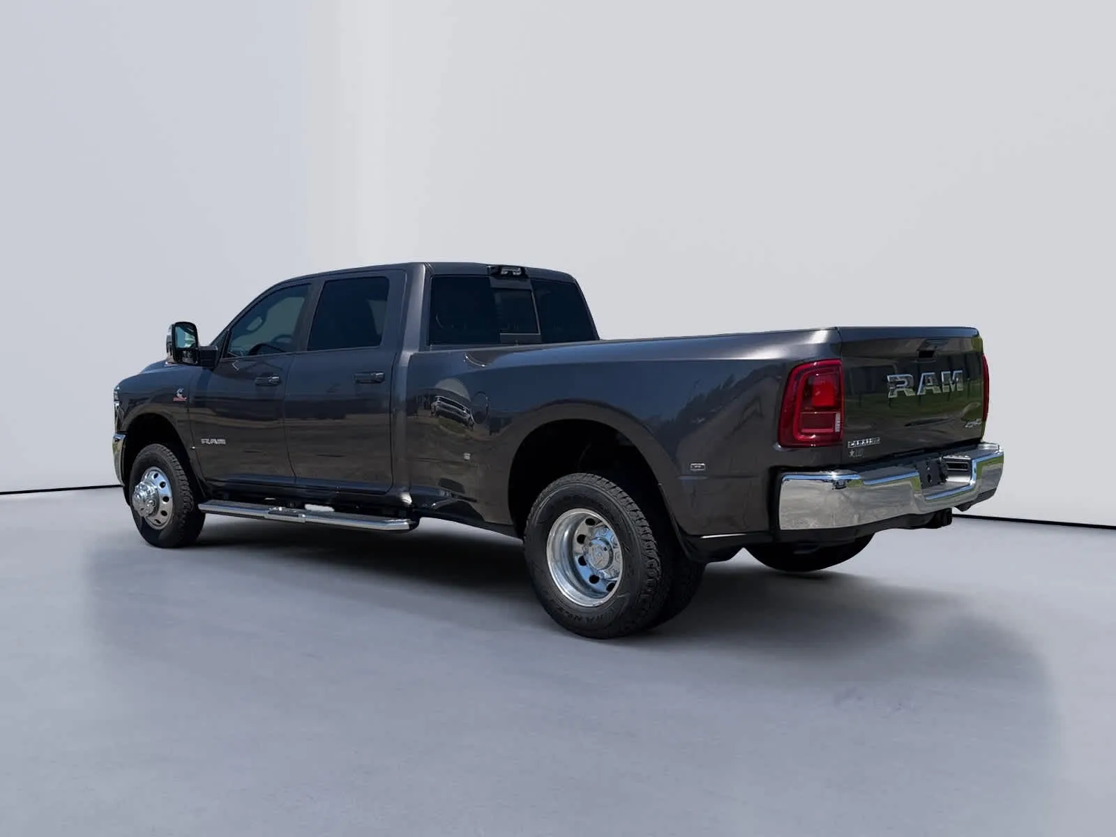 2026 RAM 3500 Laramie - Photo 3