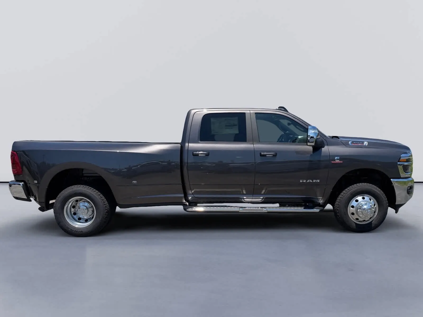 2026 RAM 3500 Laramie - Photo 6