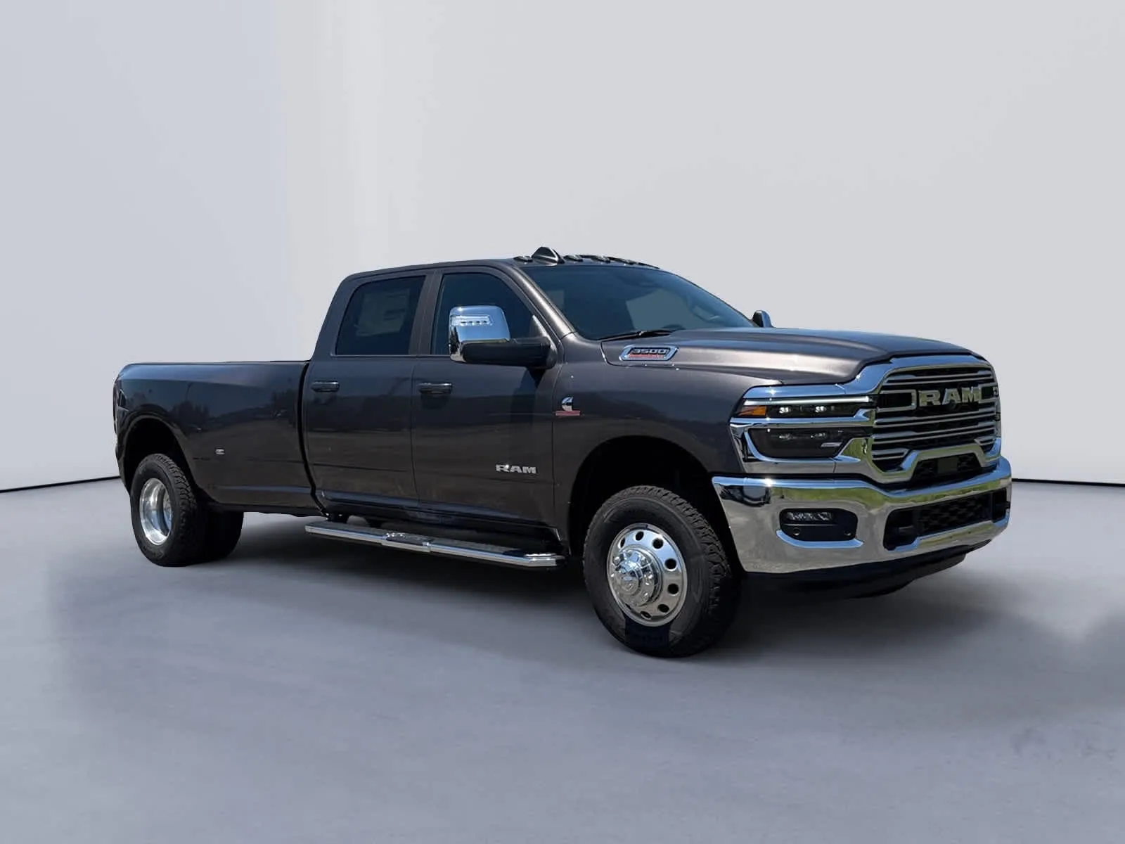 2026 RAM 3500 Laramie - Photo 7