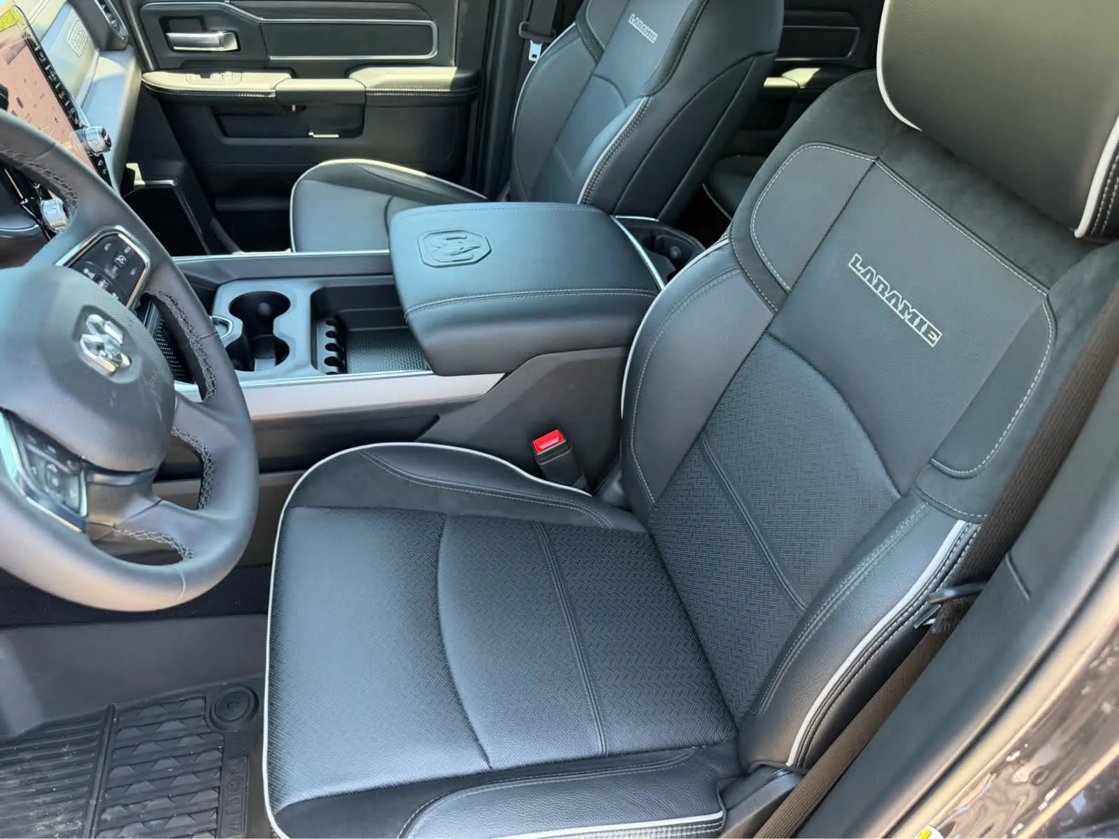2026 RAM 3500 Laramie - Photo 19