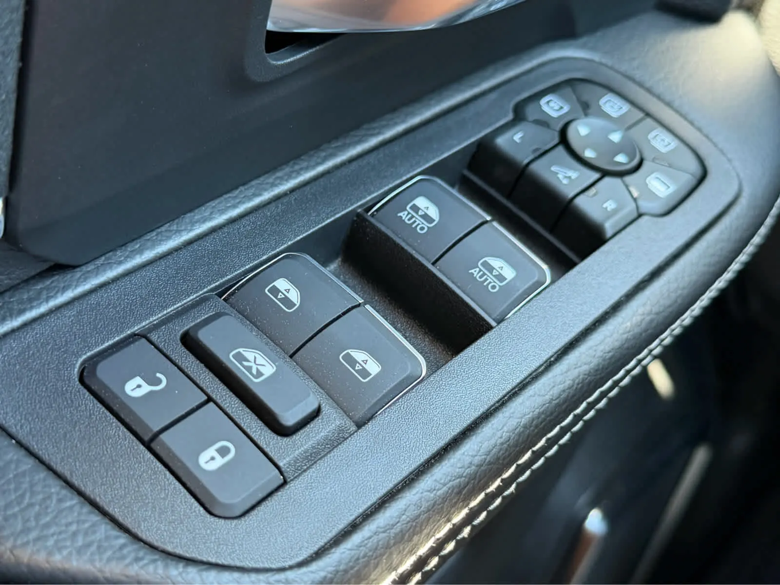 2026 RAM 3500 Laramie - Photo 22