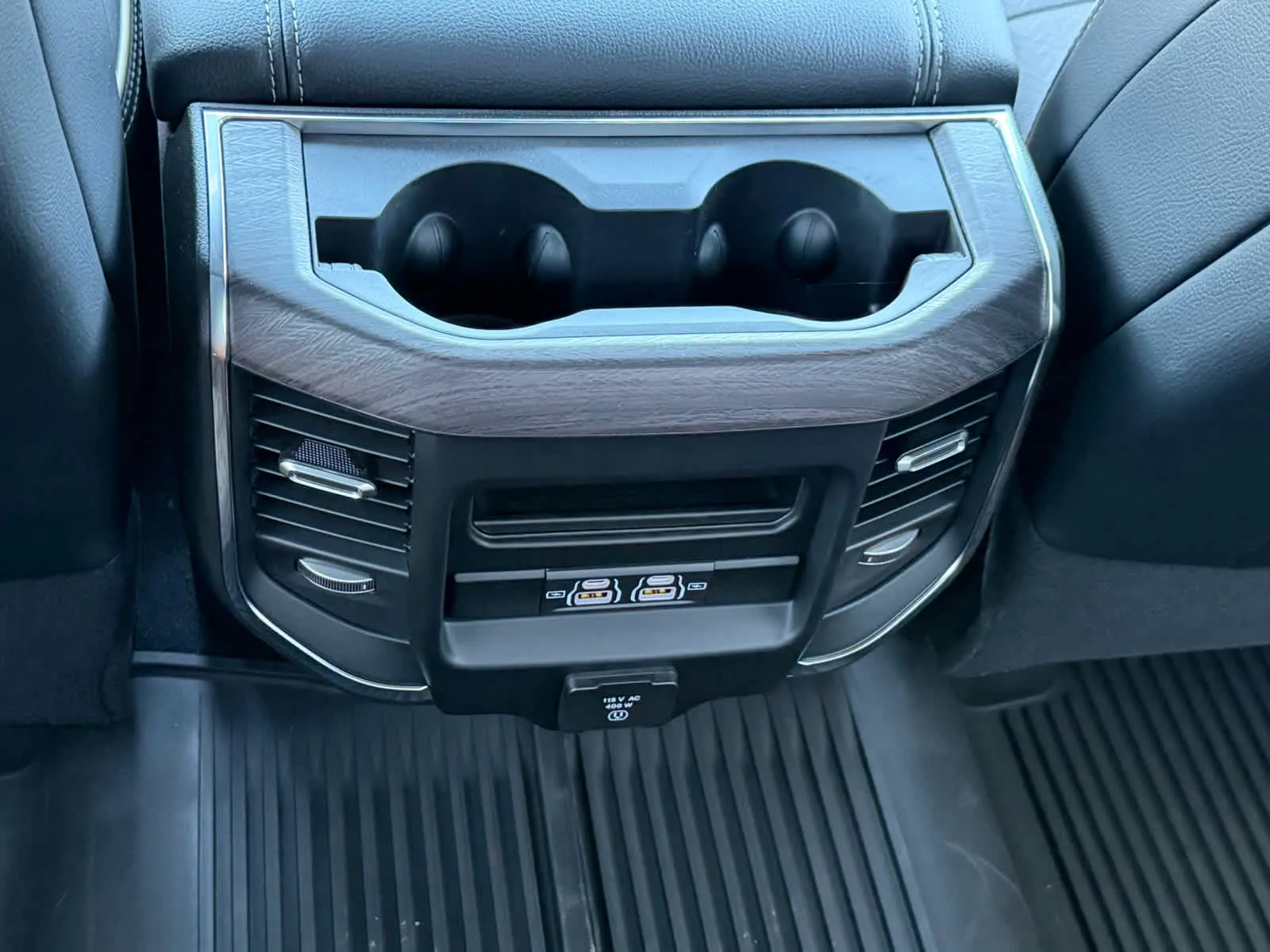 2026 RAM 3500 Laramie - Photo 23