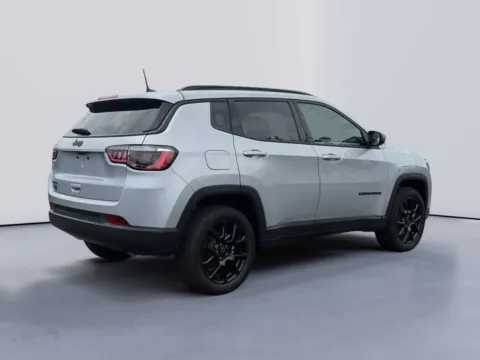 More photos of 2026 Jeep Compass Latitude Altitude at Farris Jeep - Morristown, TN
