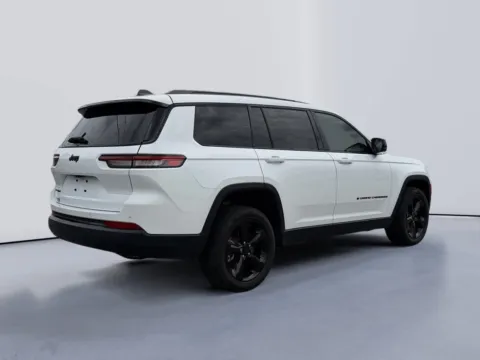 More photos of 2022 Jeep Grand Cherokee L Altitude at Farris Jeep - Morristown, TN