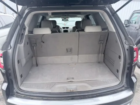 More photos of 2013 GMC Acadia SLT at Farris Jeep - Morristown, TN
