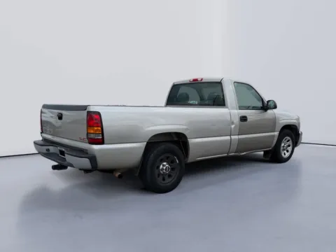 More photos of 2006 GMC Sierra 1500 Work Truck at Farris Jeep - Morristown, TN