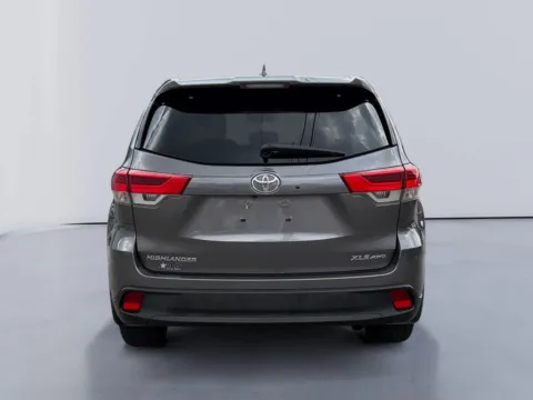 More photos of 2019 Toyota Highlander XLE at Farris Jeep - Morristown, TN