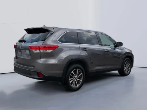 More photos of 2019 Toyota Highlander XLE at Farris Jeep - Morristown, TN