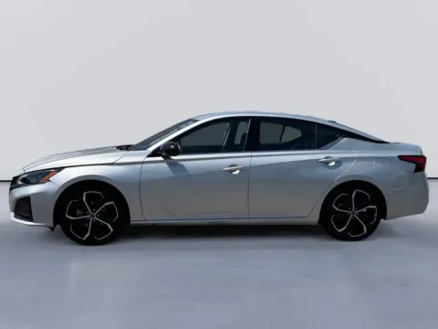 Photos of 2024 Nissan Altima 2.5 SR for sale in Morristown, TN at Farris Jeep - Morristown