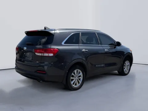 More photos of 2018 Kia Sorento LX at Farris Jeep - Morristown, TN