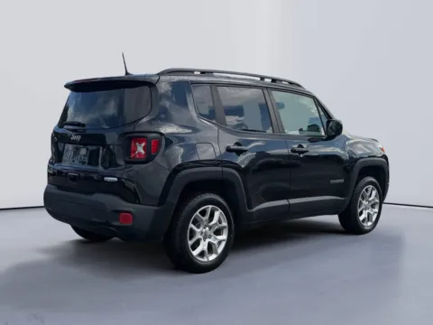 More photos of 2018 Jeep Renegade Latitude at Farris Jeep - Morristown, TN