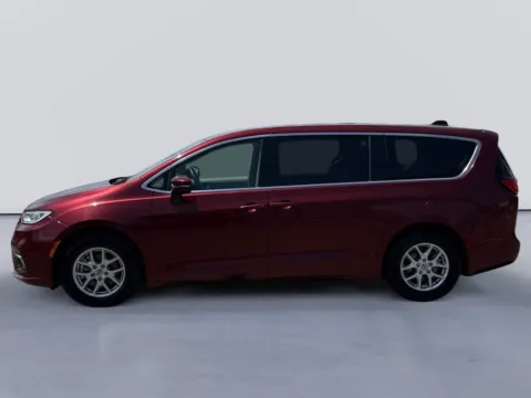 Photos of 2023 Chrysler Pacifica Touring L for sale in Morristown, TN at Farris Jeep - Morristown