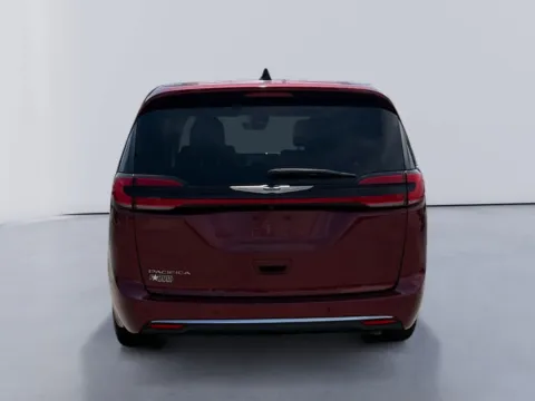 More photos of 2023 Chrysler Pacifica Touring L at Farris Jeep - Morristown, TN