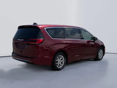 More photos of 2023 Chrysler Pacifica Touring L at Farris Jeep - Morristown, TN