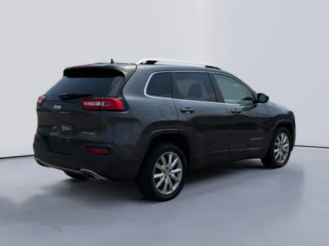 More photos of 2016 Jeep Cherokee Limited at Farris Jeep - Morristown, TN