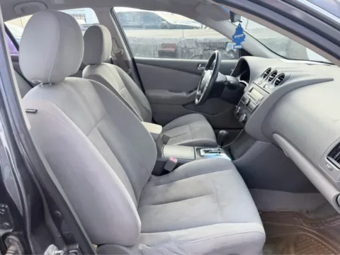 More photos of 2011 Nissan Altima 2.5 at Farris Jeep - Morristown, TN