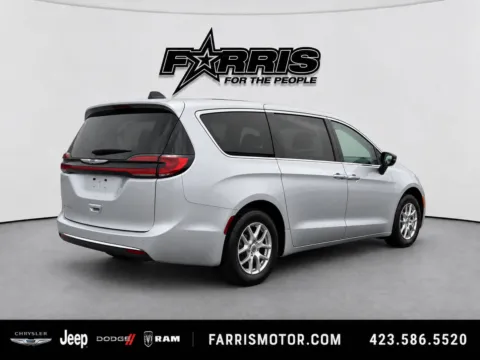 More photos of 2023 Chrysler Pacifica Touring L at Farris Jeep - Morristown, TN