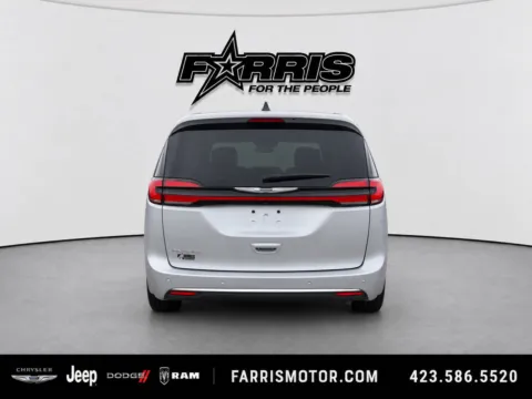 More photos of 2023 Chrysler Pacifica Touring L at Farris Jeep - Morristown, TN