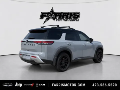 More photos of 2022 Nissan Pathfinder Platinum at Farris Jeep - Morristown, TN