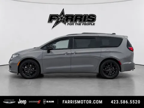 Photos of 2023 Chrysler Pacifica Limited for sale in Morristown, TN at Farris Jeep - Morristown