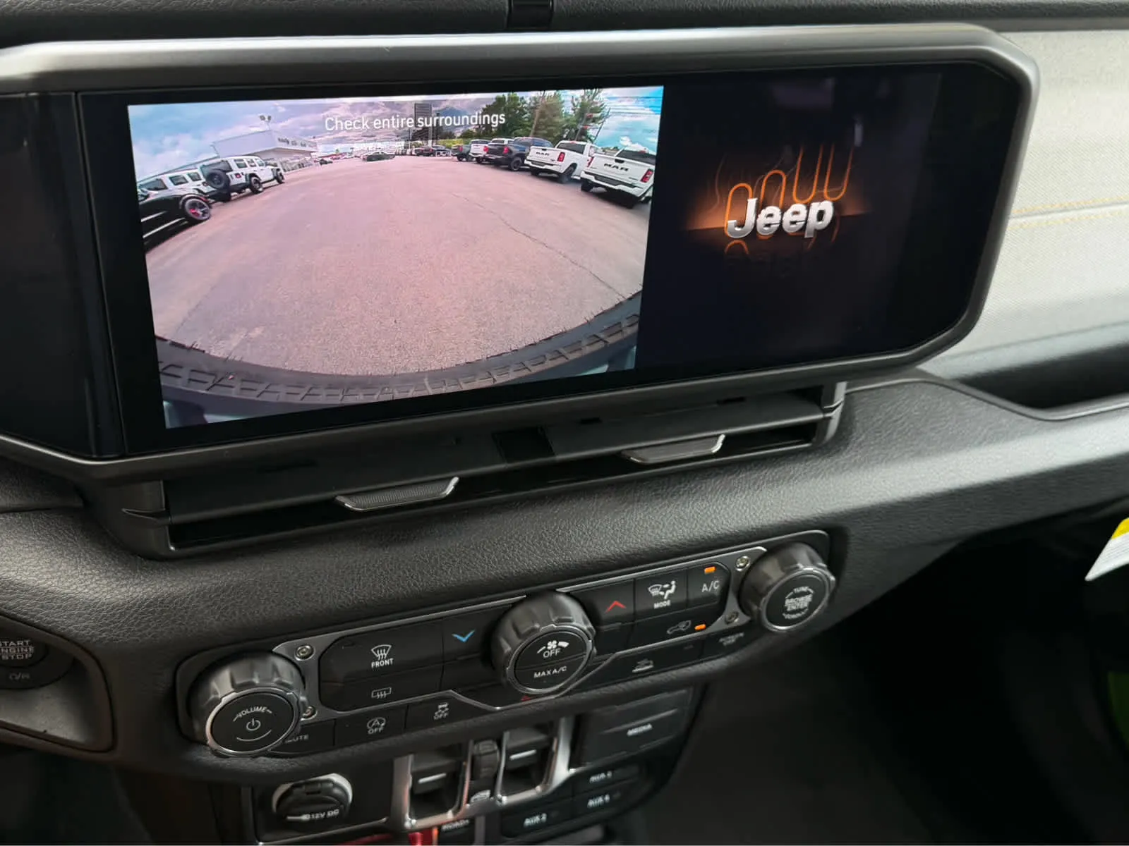 2026 Jeep Wrangler 4-Door Willys - Photo 11